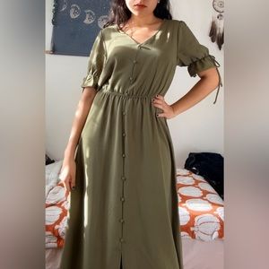 Lovely long green dress💚 Naïf size M